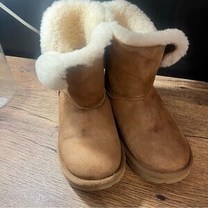 Big Girls UGG Tan Boots with Cream Fuzzy Lining Waterproof